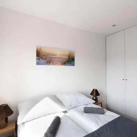 Bright And Cosy 3city In With Balcony By Renters Appartement *