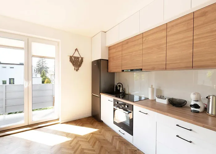 Apartment Bright And Cosy 3city In With Balcony By Renters *